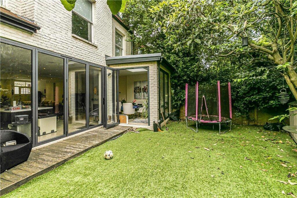 Luxury House Apartment *